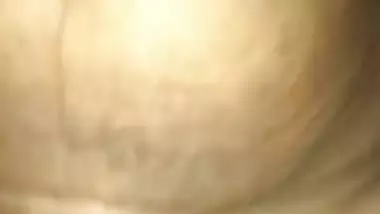 South Indian man shows lady’s pussy in nude mms