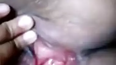 It isn't a problem for the Desi to show tits and pussy to her lover