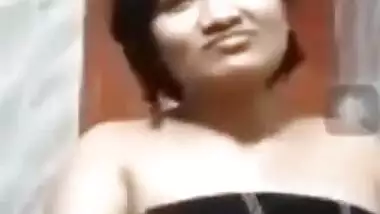 Today Exclusive- Cute Desi Girl Showing Her Boobs