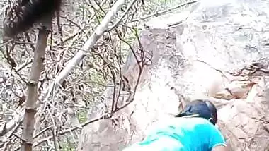 Crazy guy shoots his outdoor sex MMS with a whore
