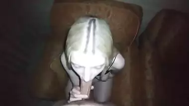 После страстного минета кончил школьнице на лицо