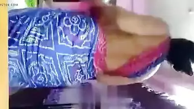 Hot sexy Aunty