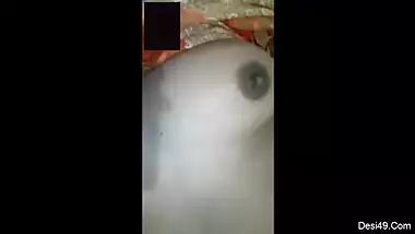 Viewers need Desi woman to air XXX boobs in close-up porn video