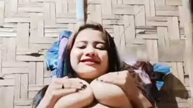 Northeast girl huge boobs show and pussy rubbing