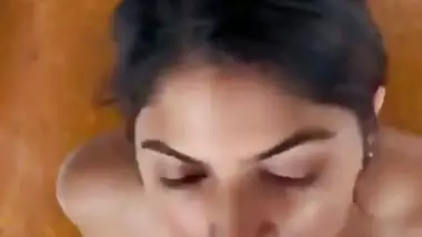 Kinky guy pisses in his naked GF’s mouth in nude MMS