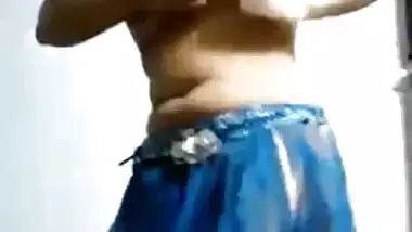 Webcam video of XXX Desi hottie having fun with succulent breasts