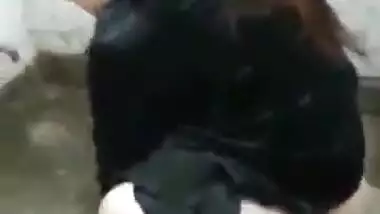 Hot Aunty From Karachi Peeing In Front Of Neighbor