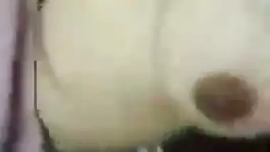 Indian teenage girl showing badi boobs