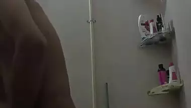 Desi couple fucking xxx in bathroom under shower