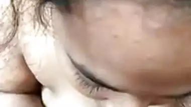 Hot girl gives a deep Indian blowjob in Assamese sex video