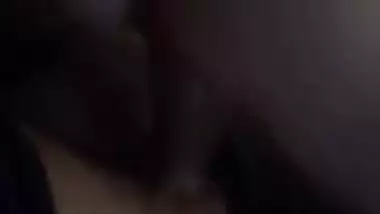 Сладенькая попка сексуально насаживается на упругий член ( домашнее видео )