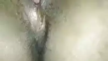 Man eats his lady’s pink pussy on video call sex