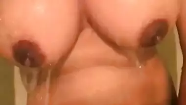 Big Booby desi girl shower selfie