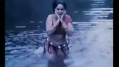 Sexy Hot River Scene Jungle Ki Hasina