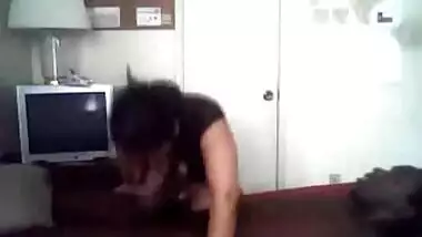 Delhi lady tries a BBC in her xxx video MMS