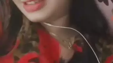 Gorgeous girlfriend white boobs showing to boyfriend