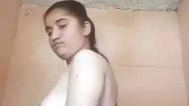 Desi girl showing her nude body