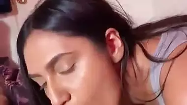 Hot and sexy babe from Delhi gives an Indian blowjob