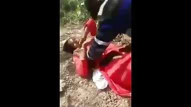 Village aunty having outdoor sex with her lover