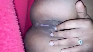 Nude girlfriend fingering video update with dildoing